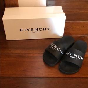 Givenchy Logo Rubber slides 💯 Authentic